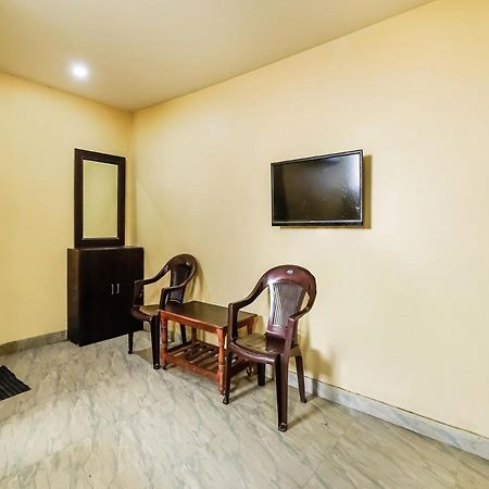 Oyo 84039 Tirumala Grand Rājahmundry Exteriör bild