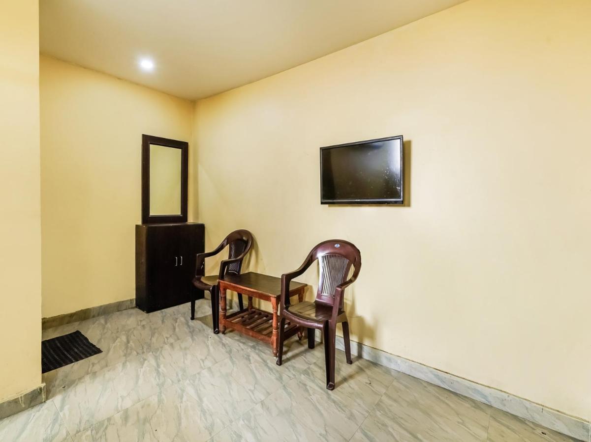 Oyo 84039 Tirumala Grand Rājahmundry Exteriör bild