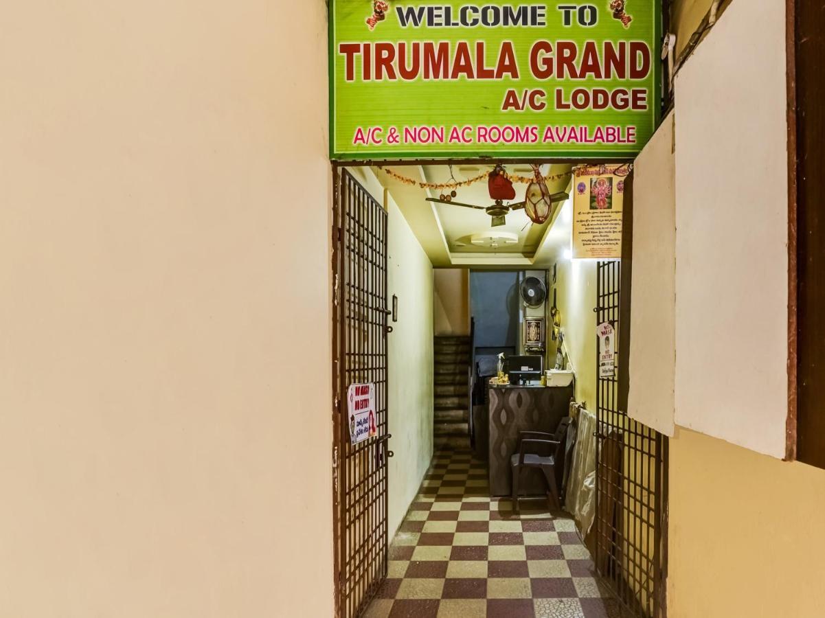Oyo 84039 Tirumala Grand Rājahmundry Exteriör bild