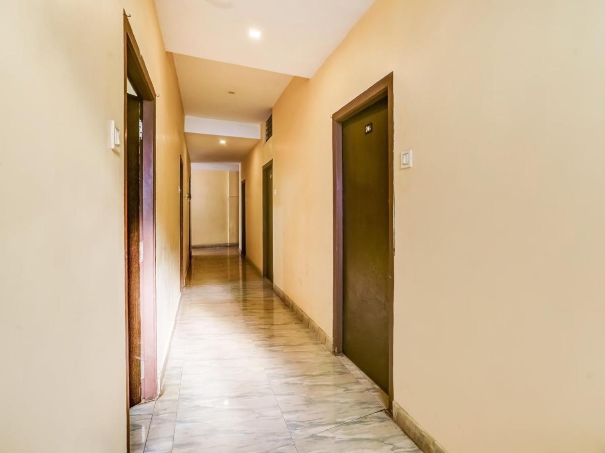 Oyo 84039 Tirumala Grand Rājahmundry Exteriör bild